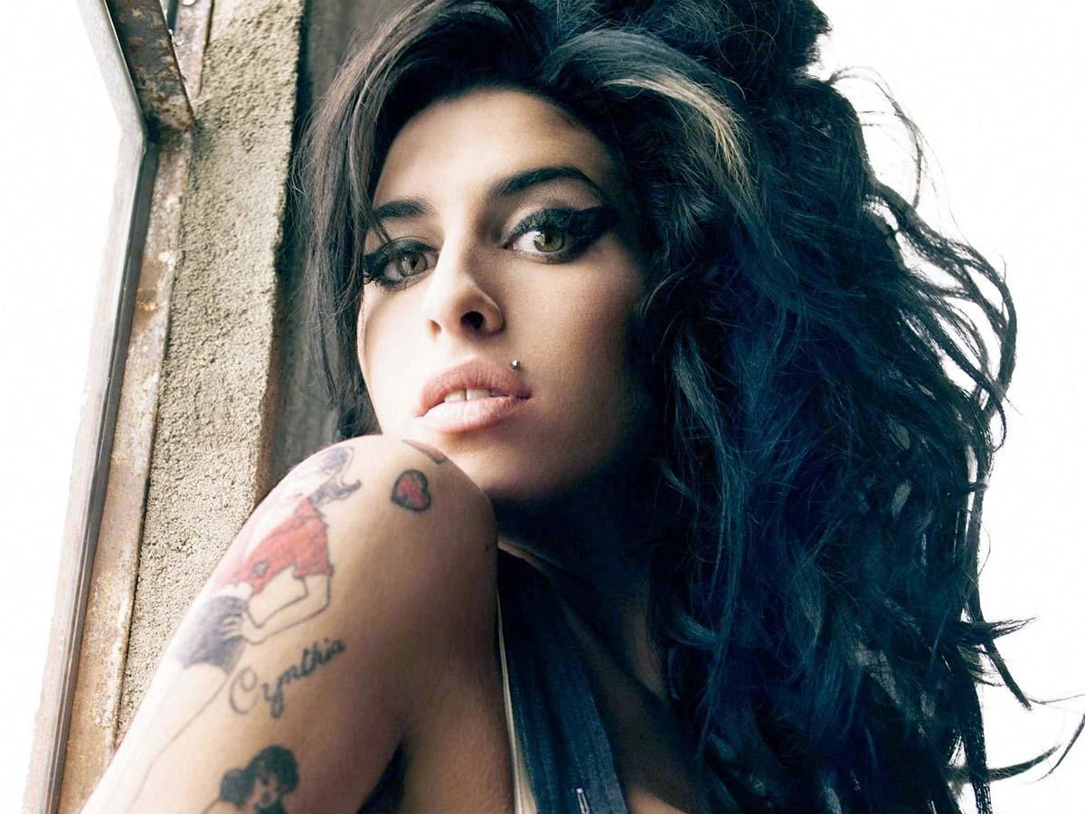 Biography of Amy Winehouse in utterances