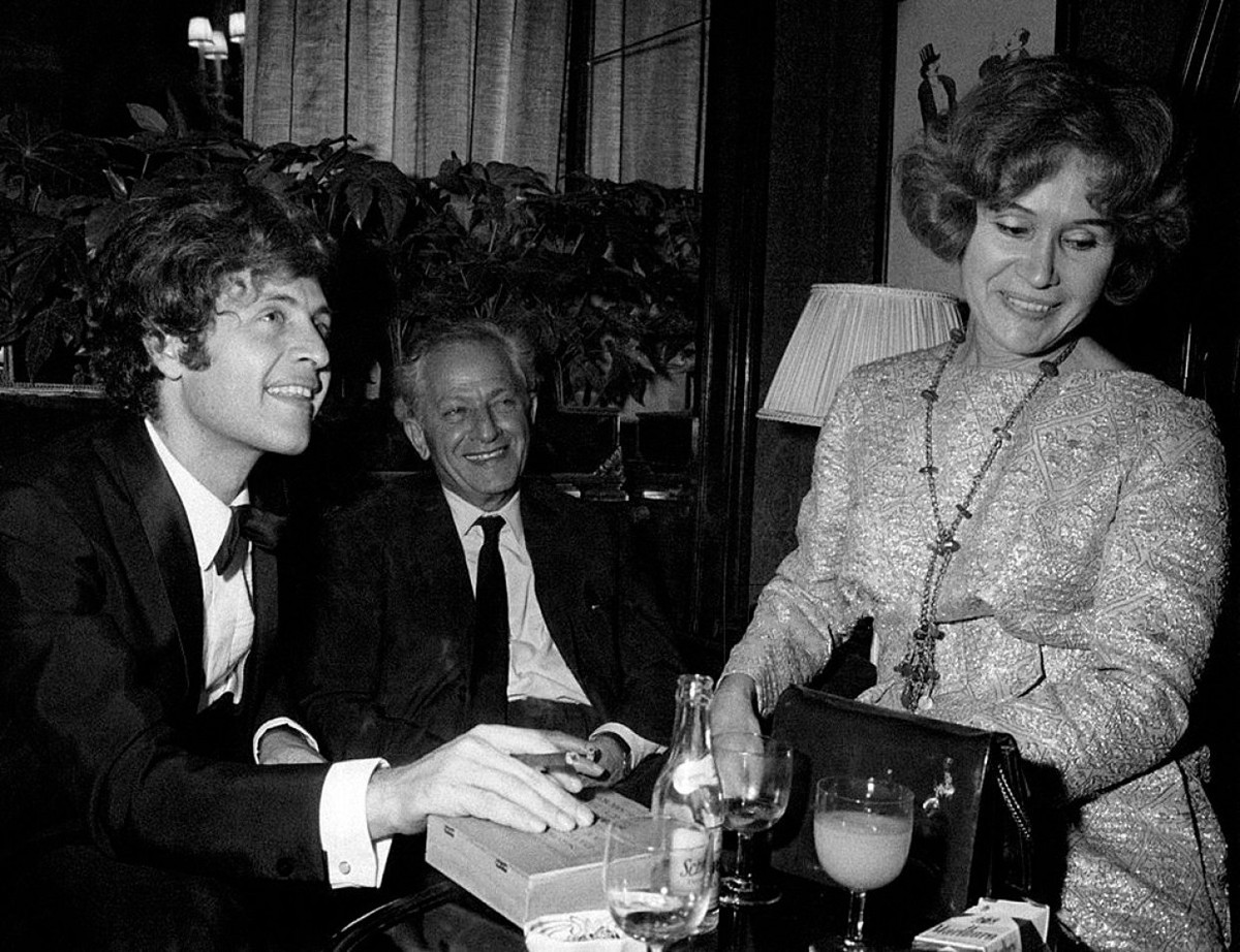 Joe 与父亲 Jules Dassin 和母亲 Beatrice Lohner-Dassin。巴黎，1970