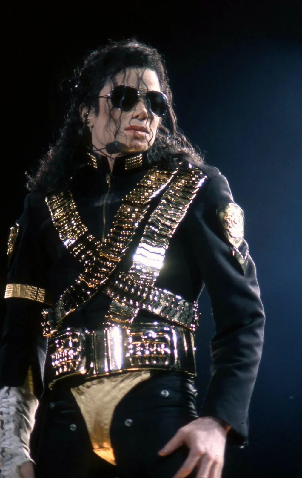 迈克尔杰克逊在卢日尼基的一场音乐会上的一张照片。