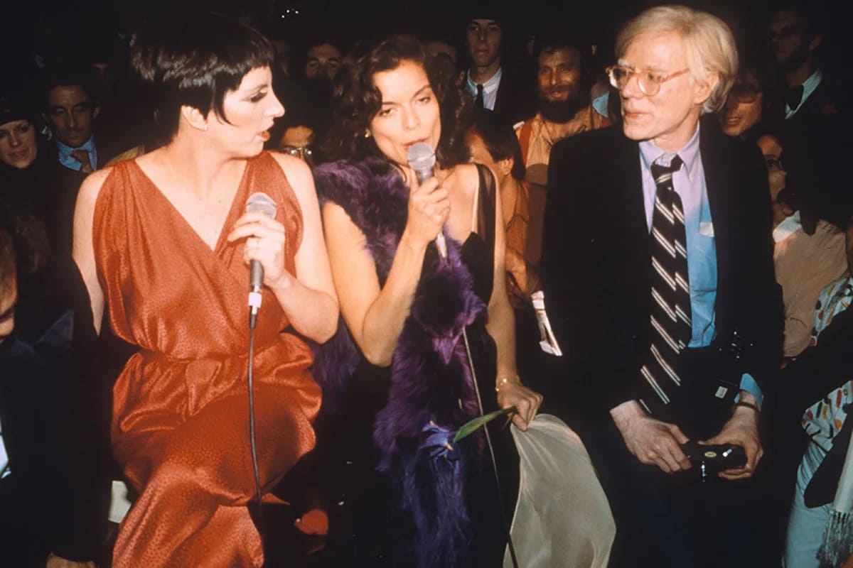54 号工作室的 Liza Minnelli、Bianca Jagger 和 Andy Warhol