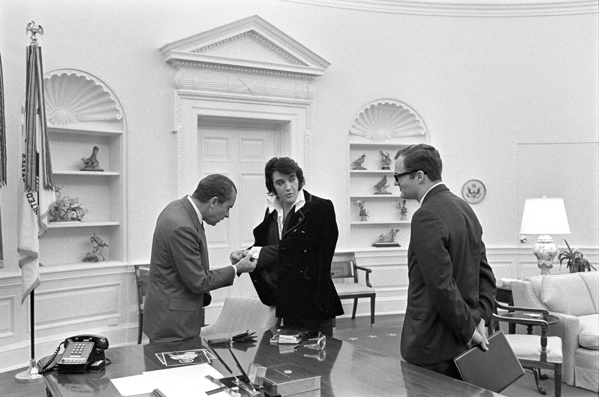 Elvis Presley and Richard Nixon, legendary meeting at the White House