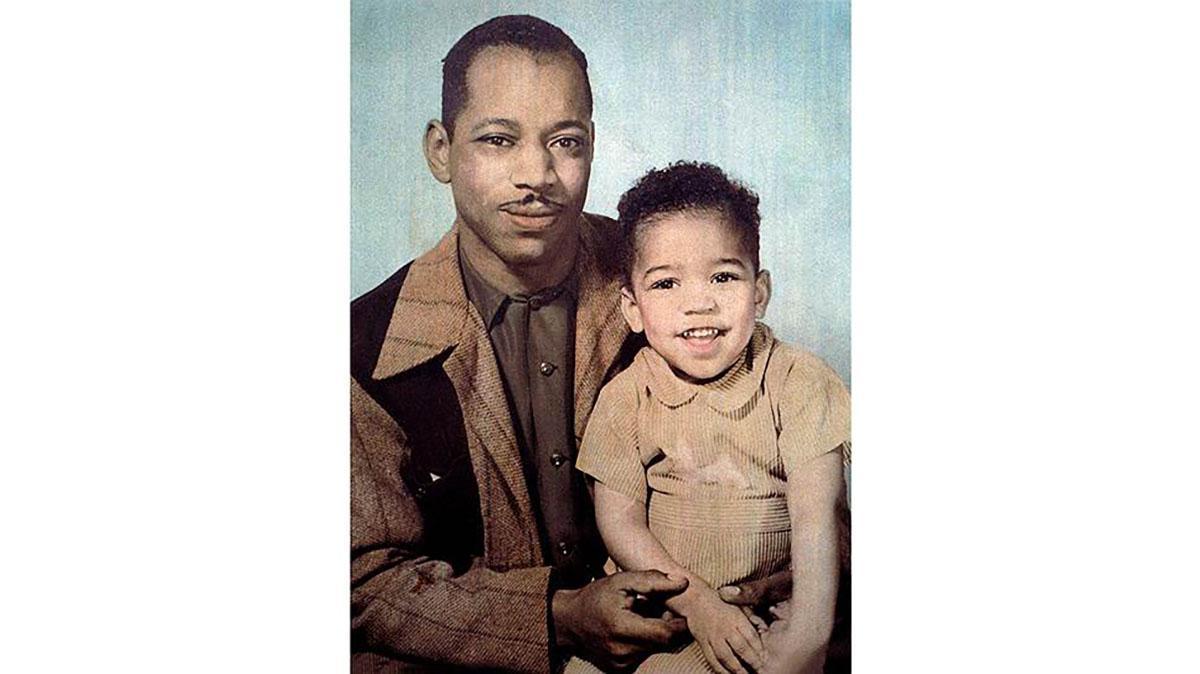 Jimi Hendrix con su padre James Allen Hendrix