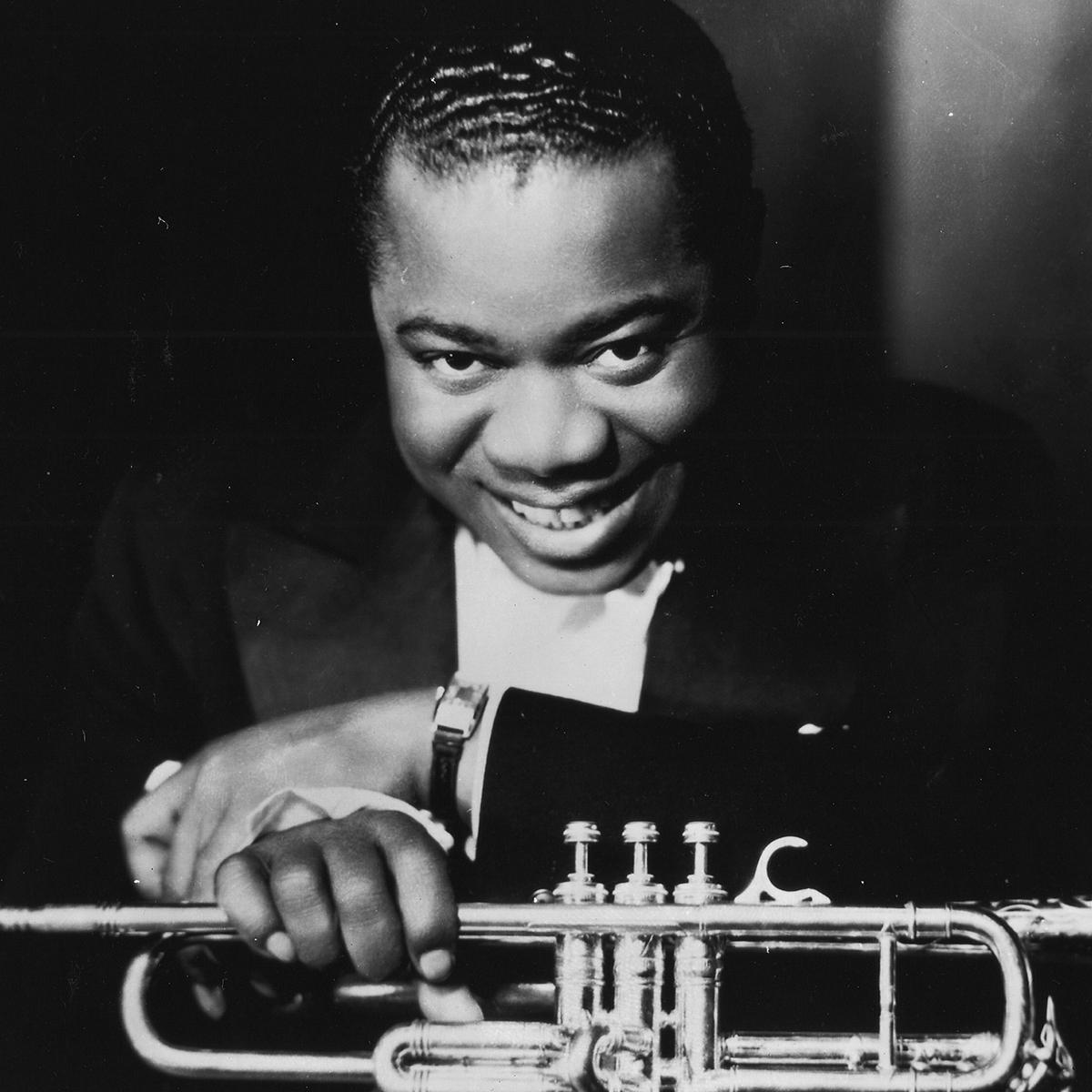 Armstrong with trumpet, late 1920s. Photo: Gilles Petard