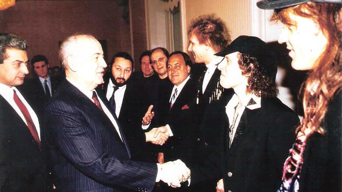 Mikhail Gorbachev shakes hands with Klaus Meine