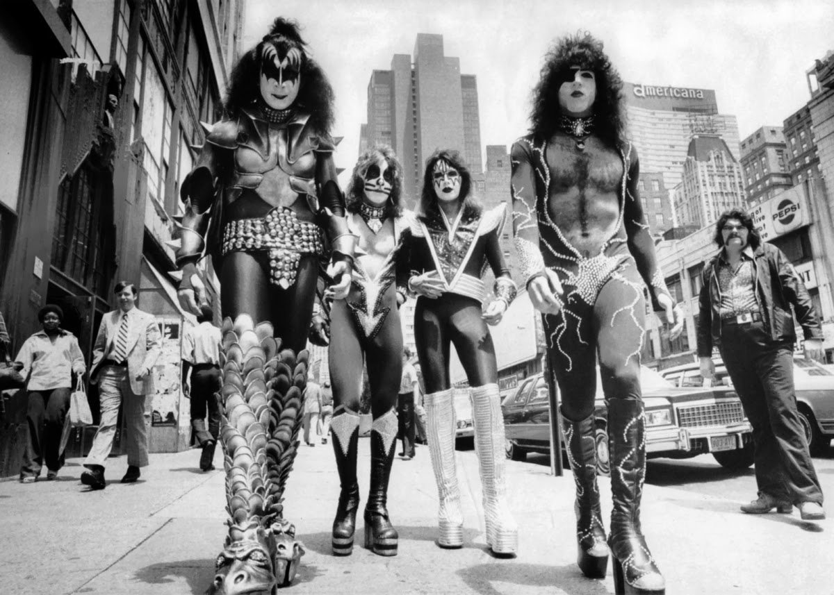 Группа Kiss на улицах Нью-Йорка, 1976 г. Фото: Ричард Коркери