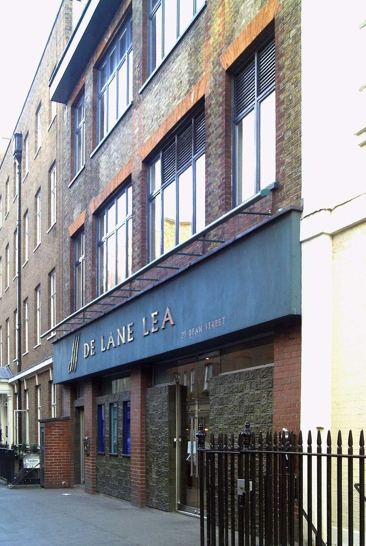 De Lane Lea Studios — одно из мест, где записывался материал для альбома