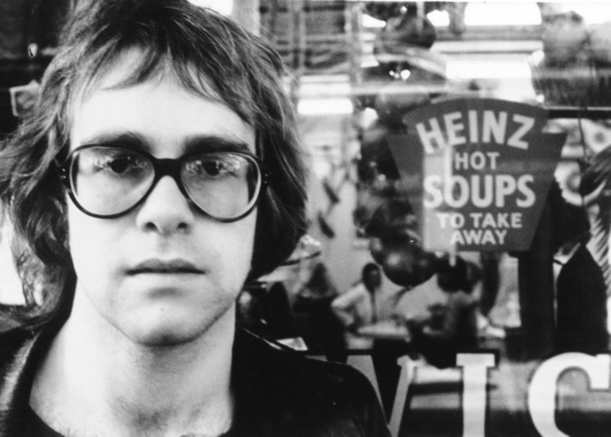 Elton John quando jovem...
