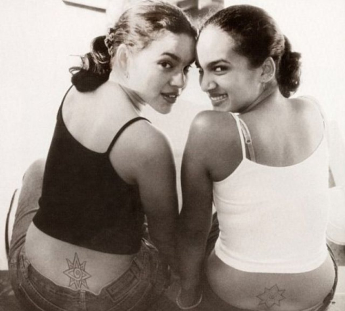 Nora Jones (esquerda) com sua irmã Anushka Shankar