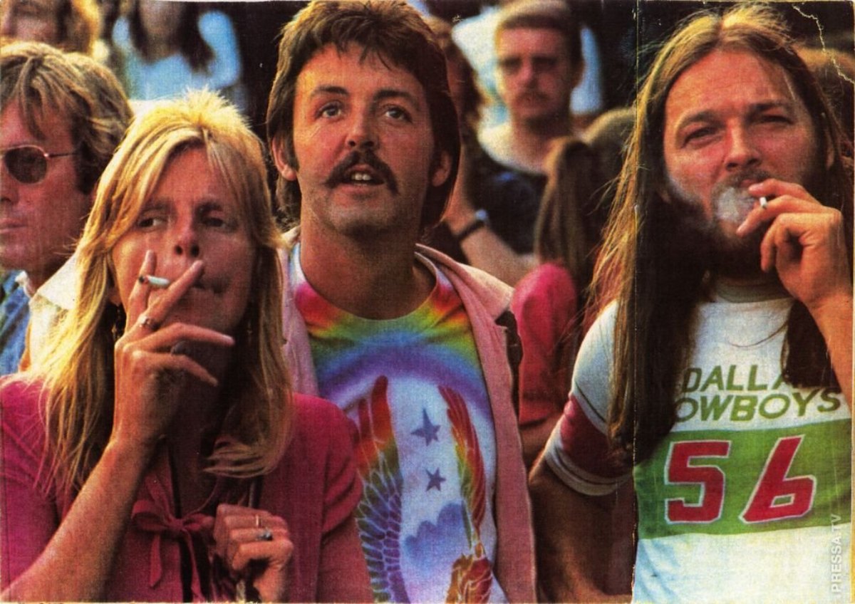 Linda, Paul McCartney and David Gilmour. 