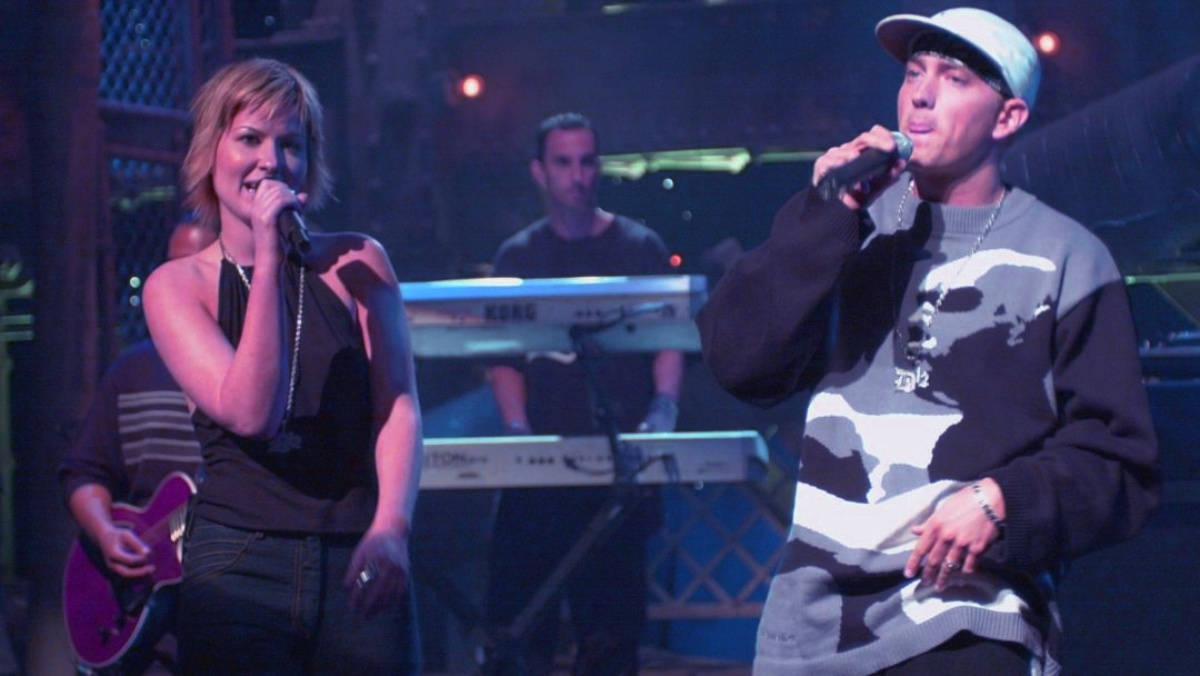 Eminem et Daido interprètent une composition sur la même scène.