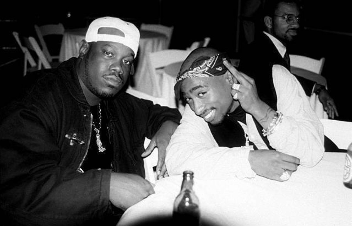 Stretch (izquierda) y Tupac Shakur (derecha)