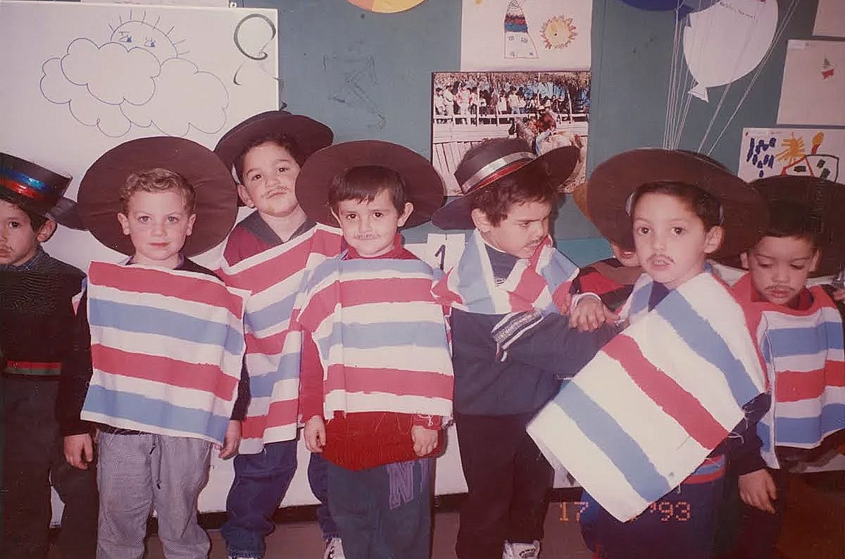 Jaar e seus colegas de classe no Chile (Foto de Evelyne Maynard)