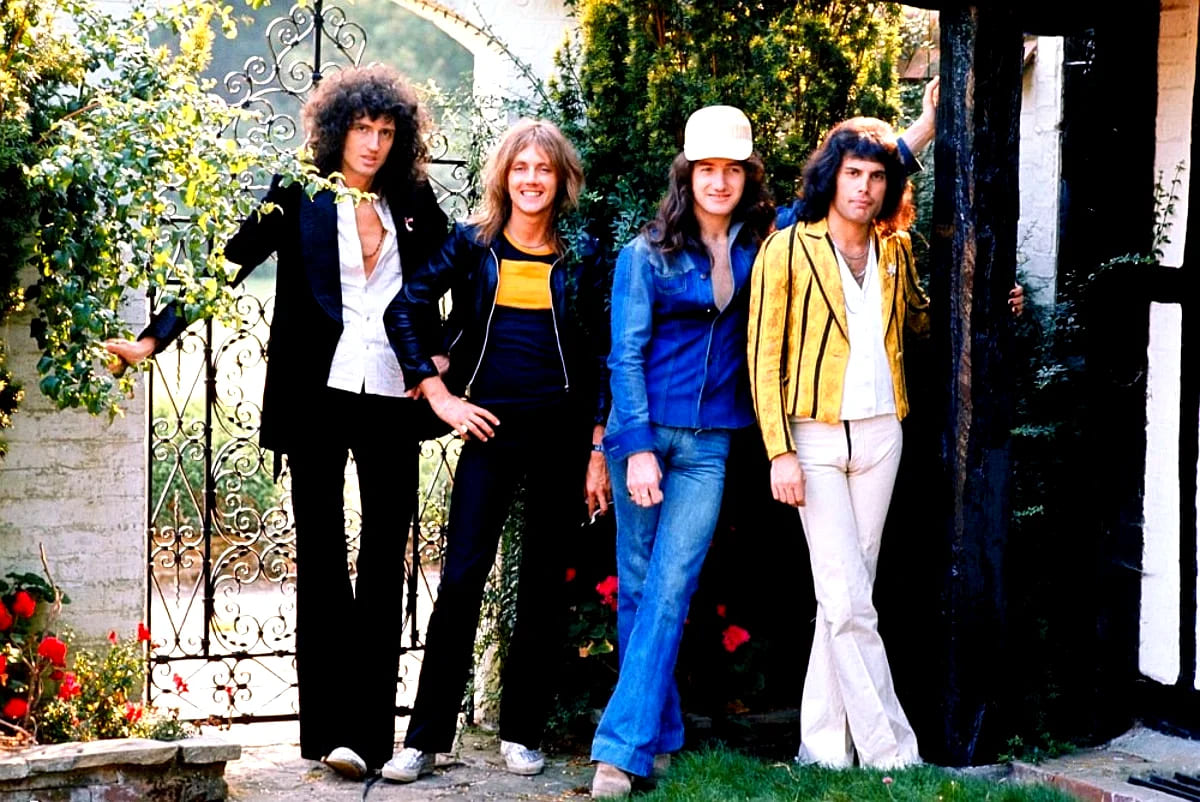 "Queen, 1975