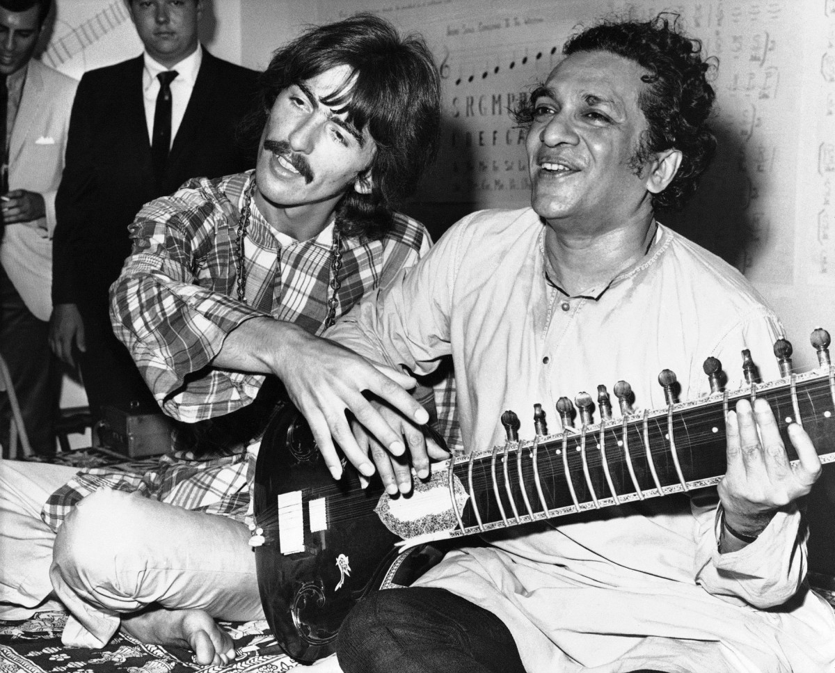 George Harrison e Ravi Shankar