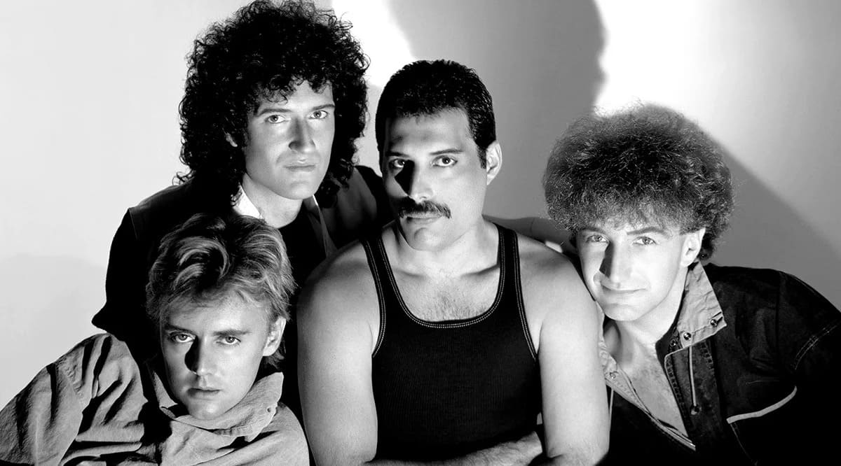 O lendário grupo de quatro: Roger Taylor, Brian May, Freddie Mercury e John Deacon