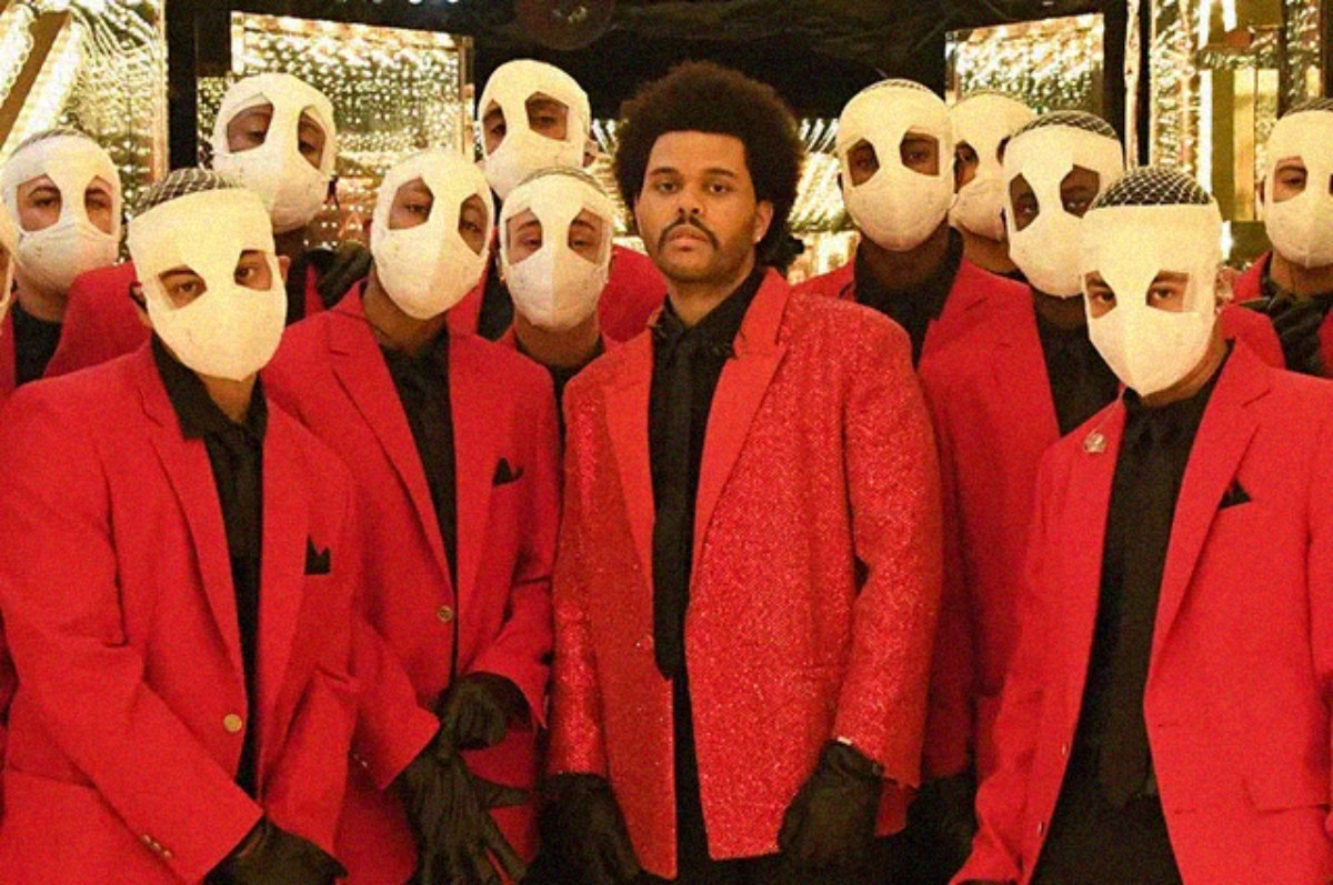 The Weeknd y su banda de bailarines en la Super Bowl 2021