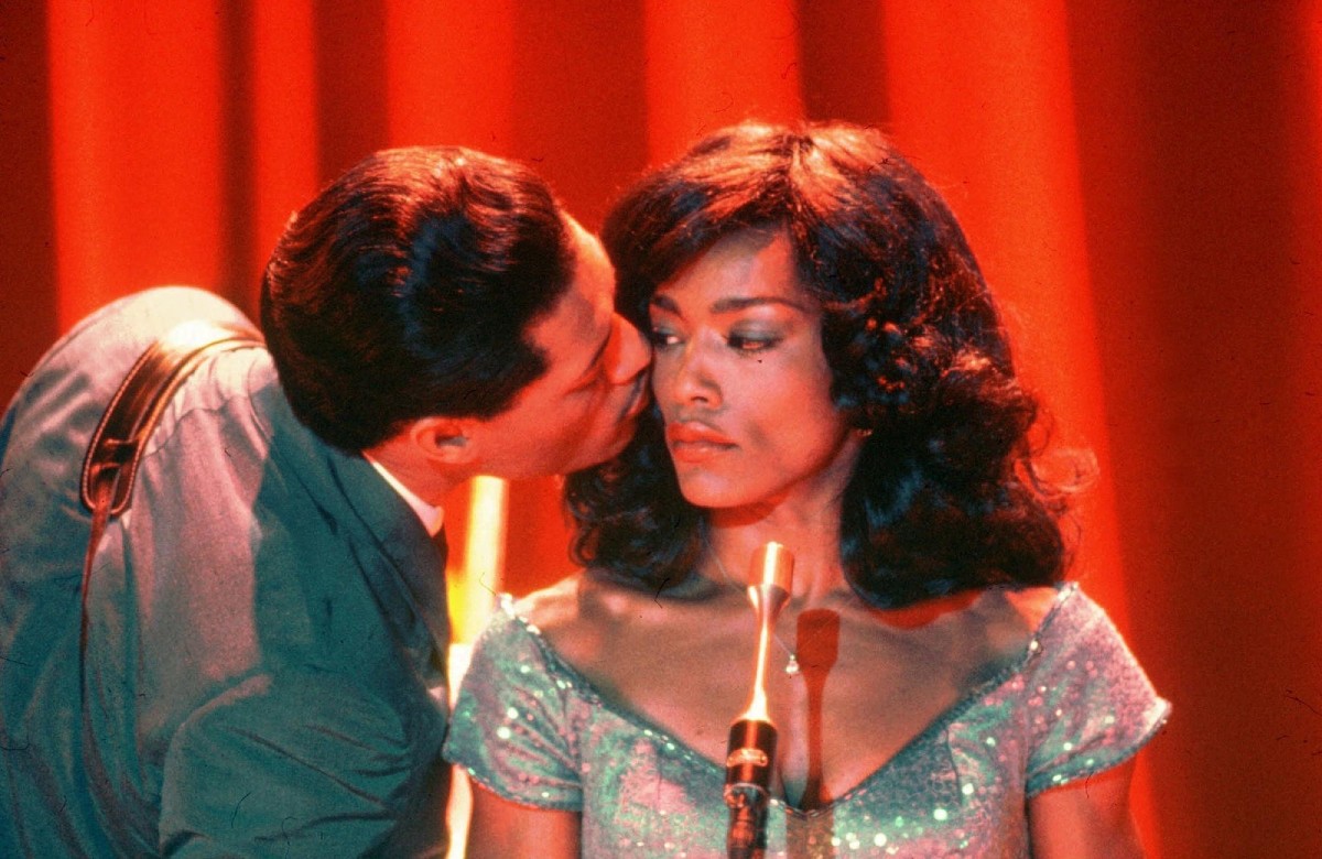 Um alambique de "O que o amor pode fazer" sobre Tina Turner