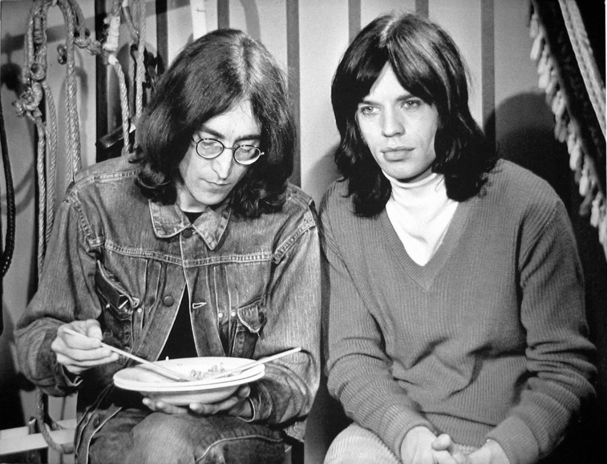 John Lennon und Mick Jagger, zwei legendäre Musiker