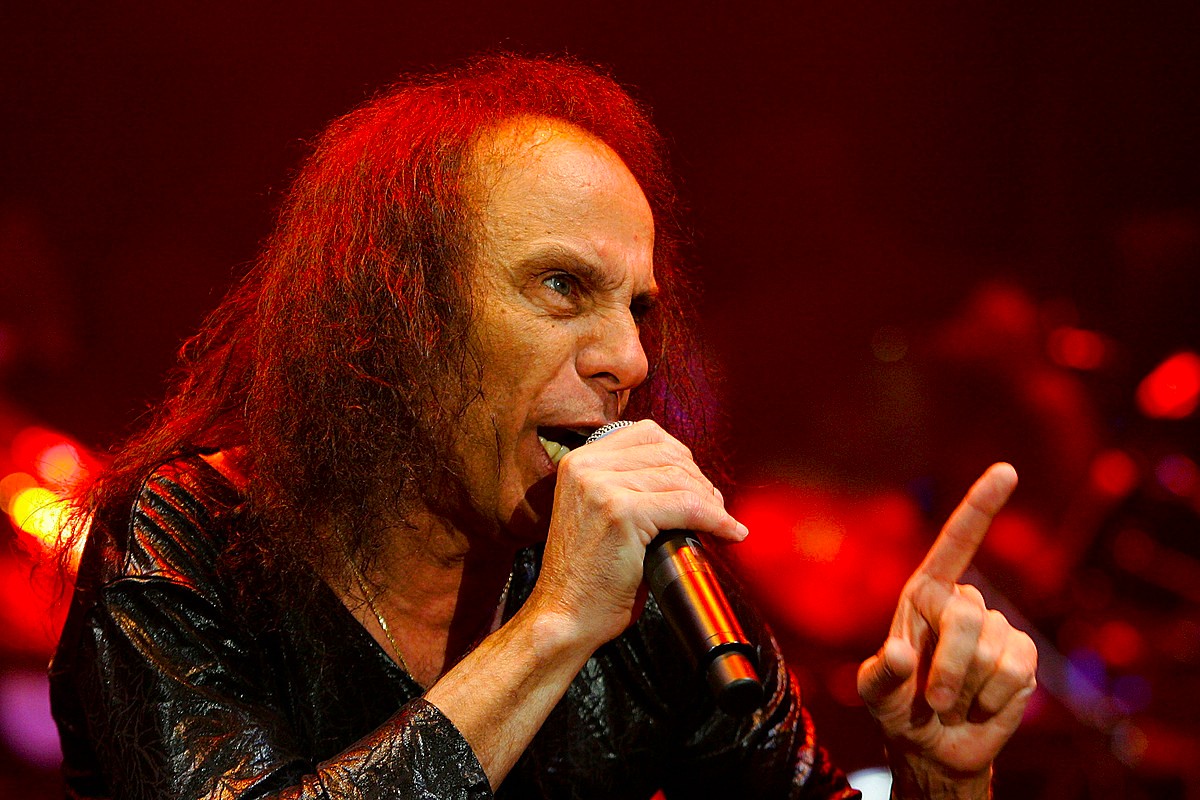 Ronnie James Dio, uma das melhores fotos do cantor.