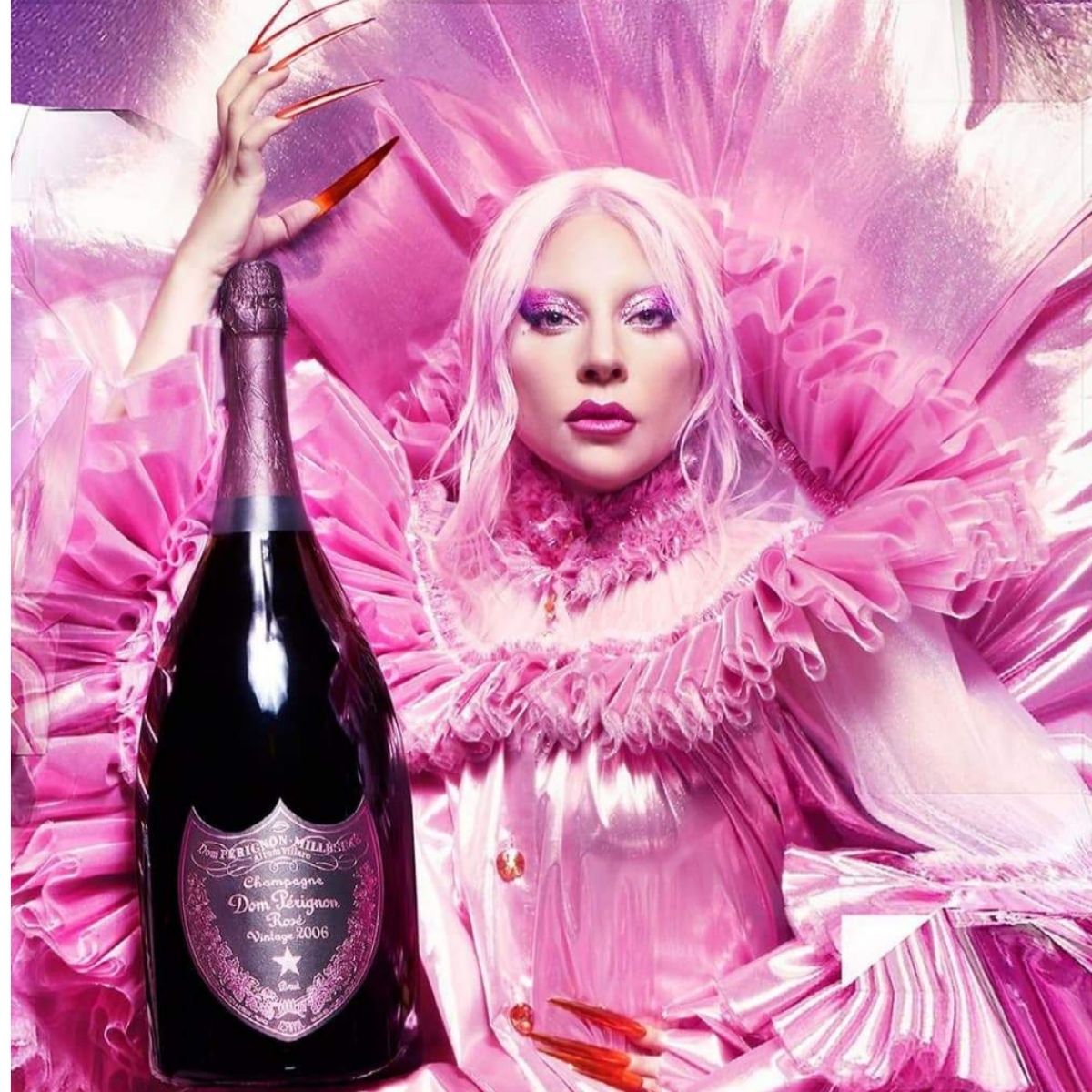 Lady Gaga en una sesión de fotos para la campaña publicitaria de Dom Pérignon