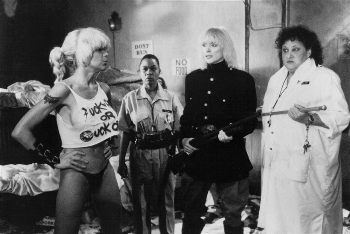 Wendy Orlean Williams, un fotograma de la película Penal Colony Girls (1986)