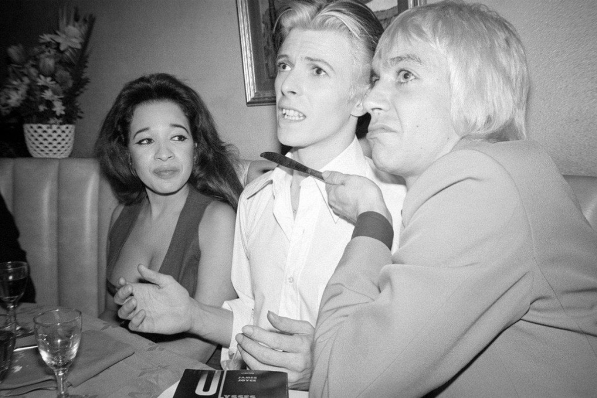 David Bowie and Iggy Pop goofing around for a photo