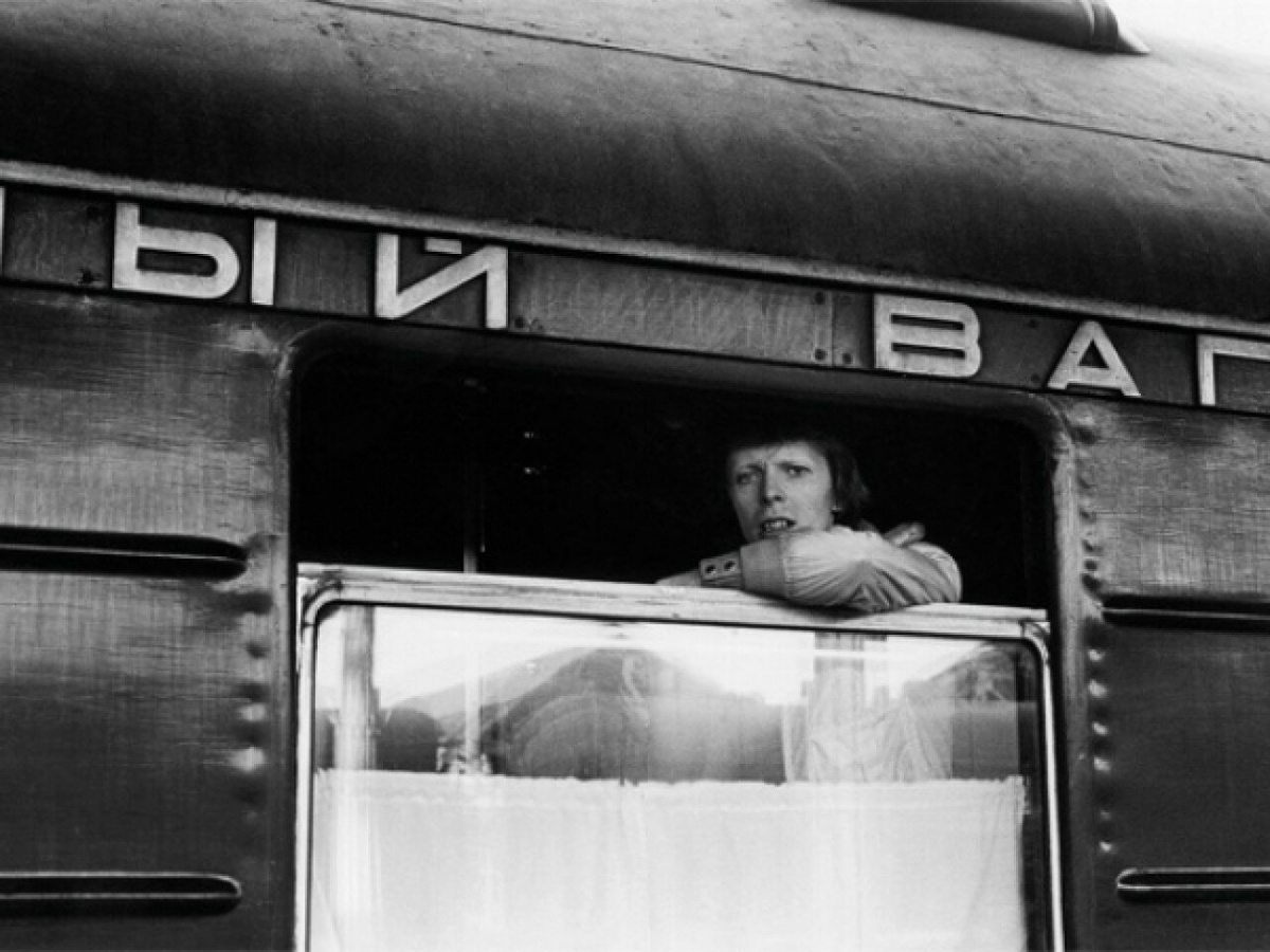 David Bowie en el tren