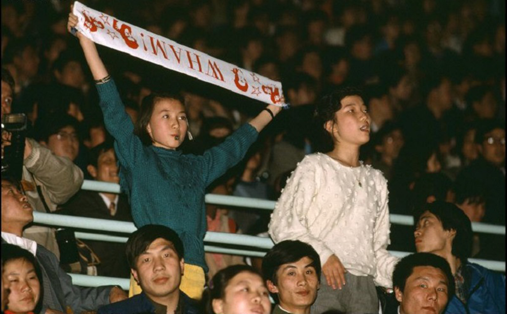 Des fans de Wham lors d'un concert en Chine, en 1985.