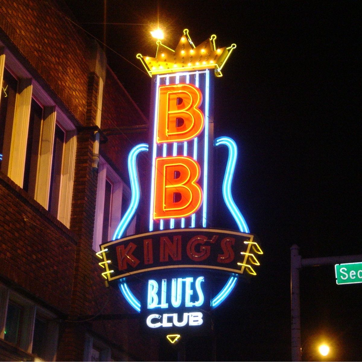 Вывеска музыкального ресторана «B.B. King's Blues Club»