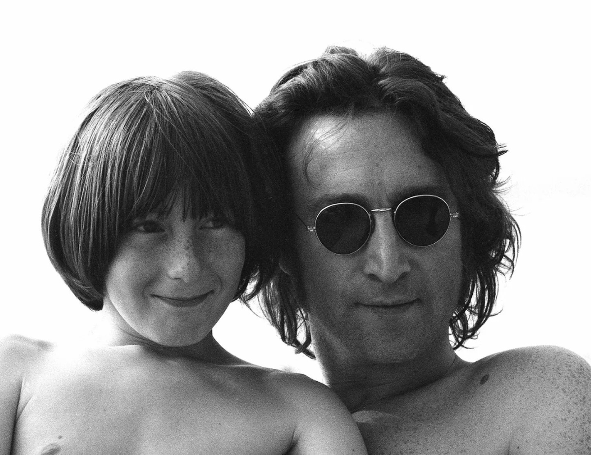 John Lennon e o pequeno Julian