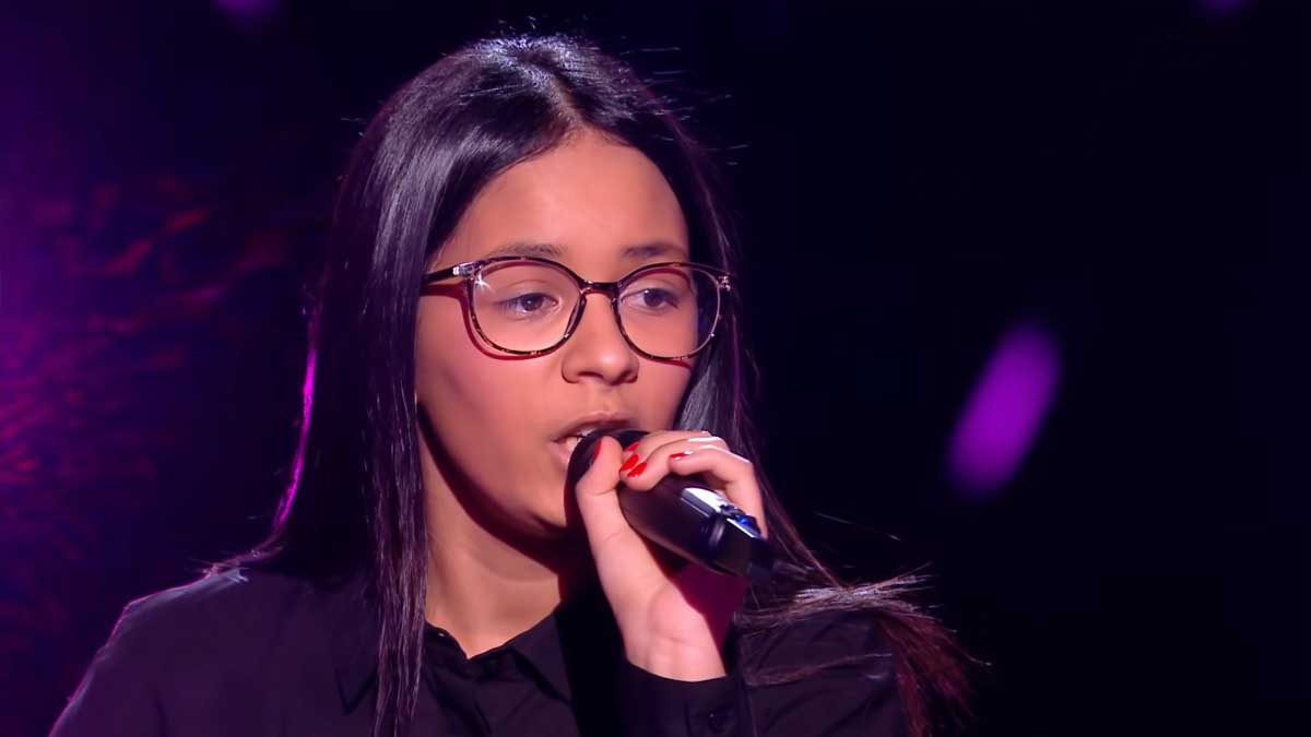 French Sonia sings on The Voice