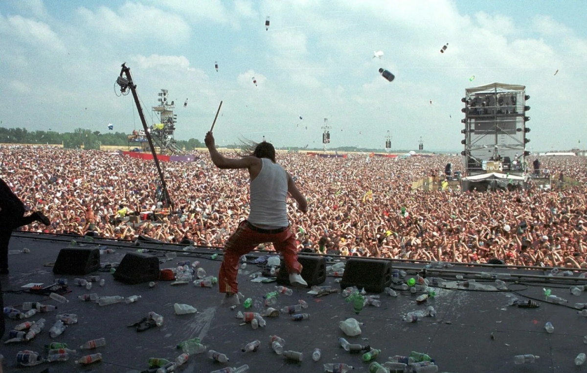Limp Bizkit en el escenario de Woodstock 1999