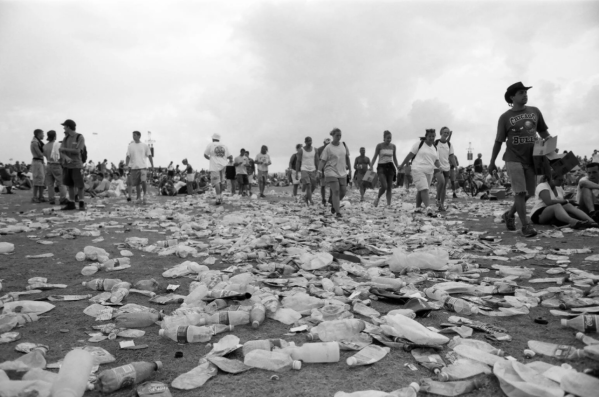 Alles, was die Menschenmenge nach dem Ende von Woodstock-99 zurückließ