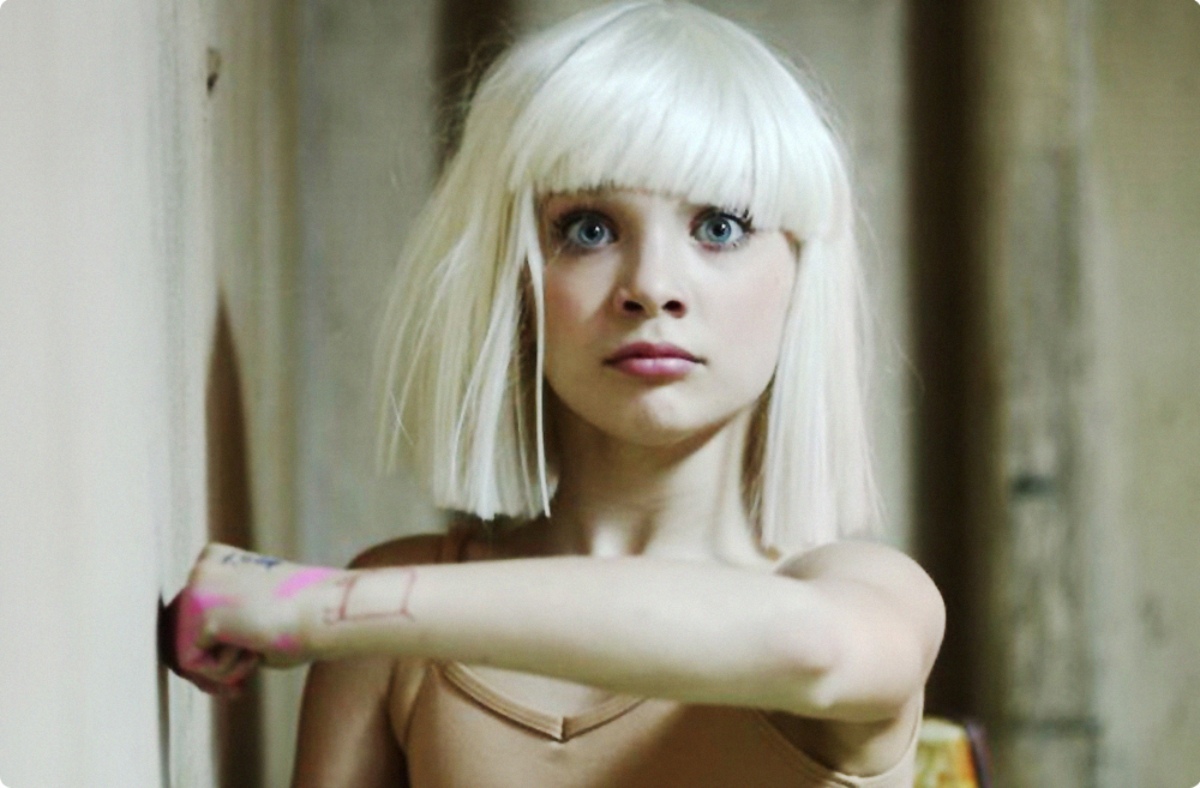 Ein Standbild aus Sias "Chandelier"-Musikvideo
