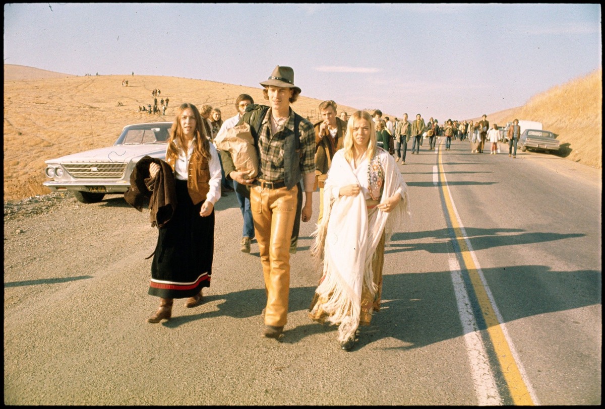 Люди идут на Altamont 1969