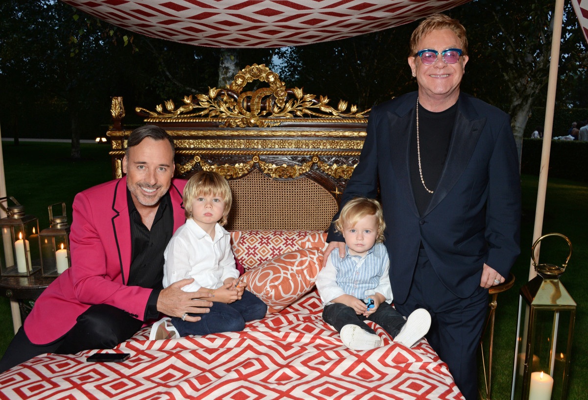 David Furnish y Elton John y sus hijos