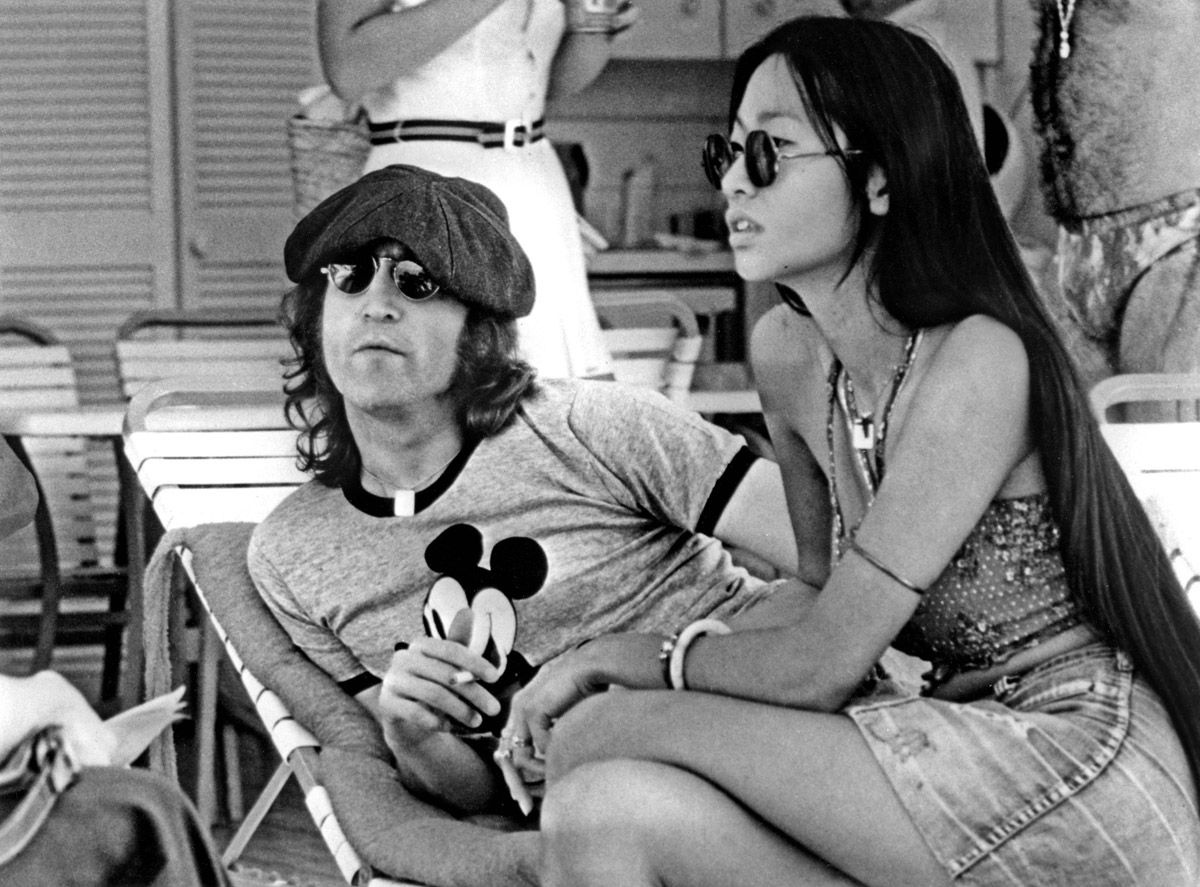 John Lennon y Mae Pang