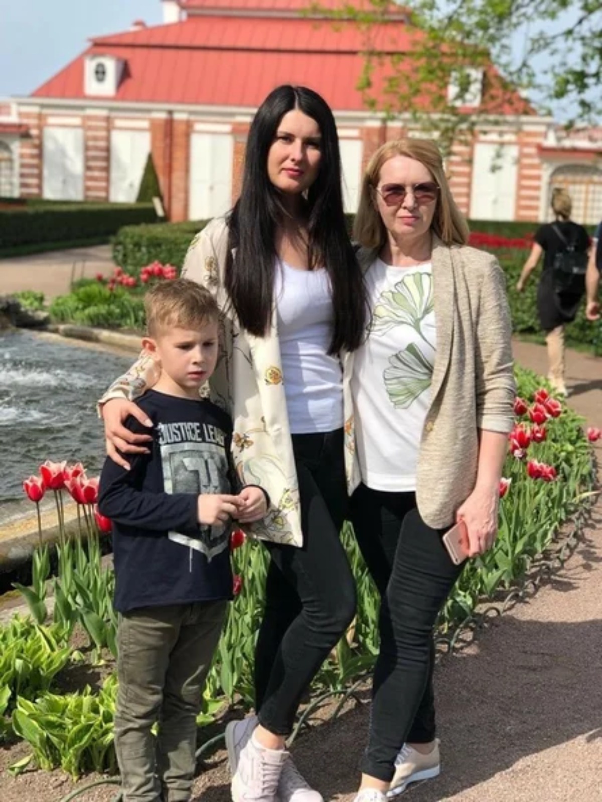 Galina Klinskikh avec sa fille Irina et son petit-fils Matvey.