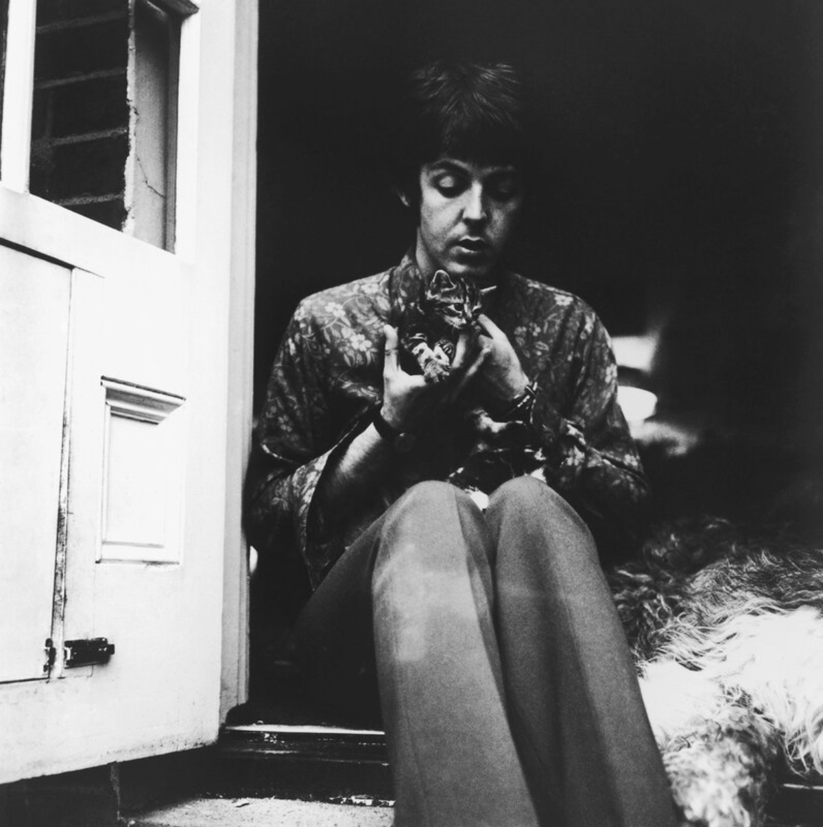 Paul McCartney and a kitten