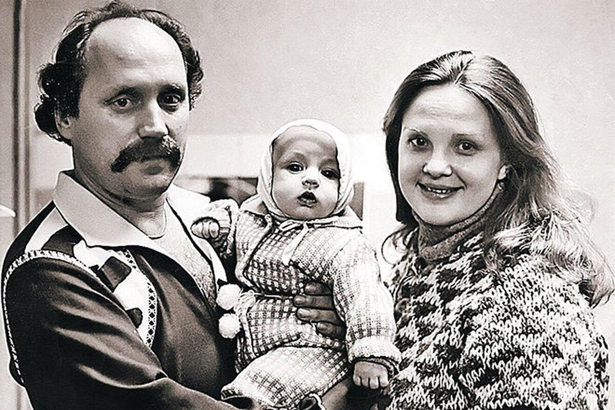 Vladimir Mulyavin y Svetlana Penkina con su hijo