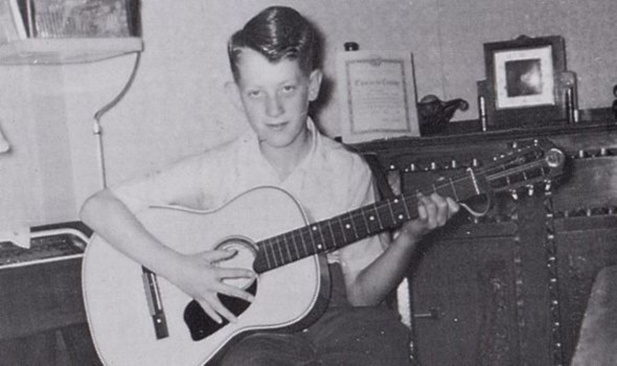 Noddy Holder with his first guitar