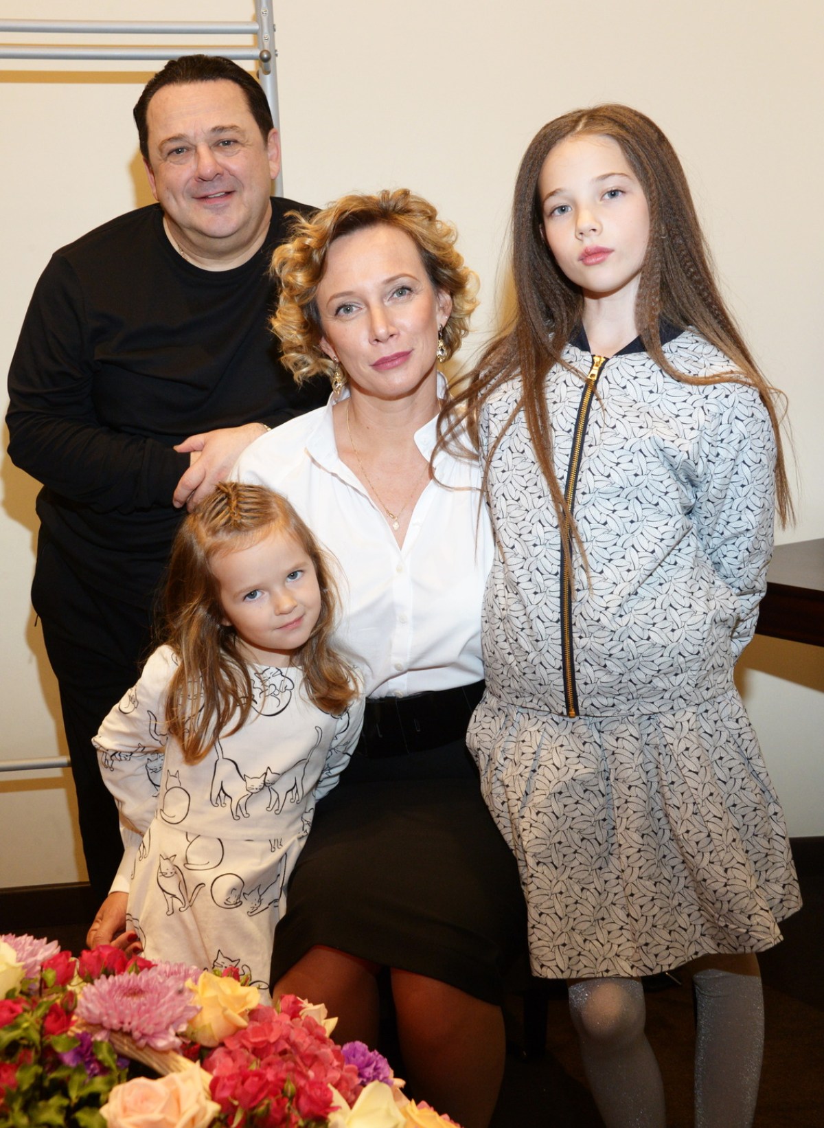 Igor Sarukhanov y su bella esposa Tatiana y sus dos hijas