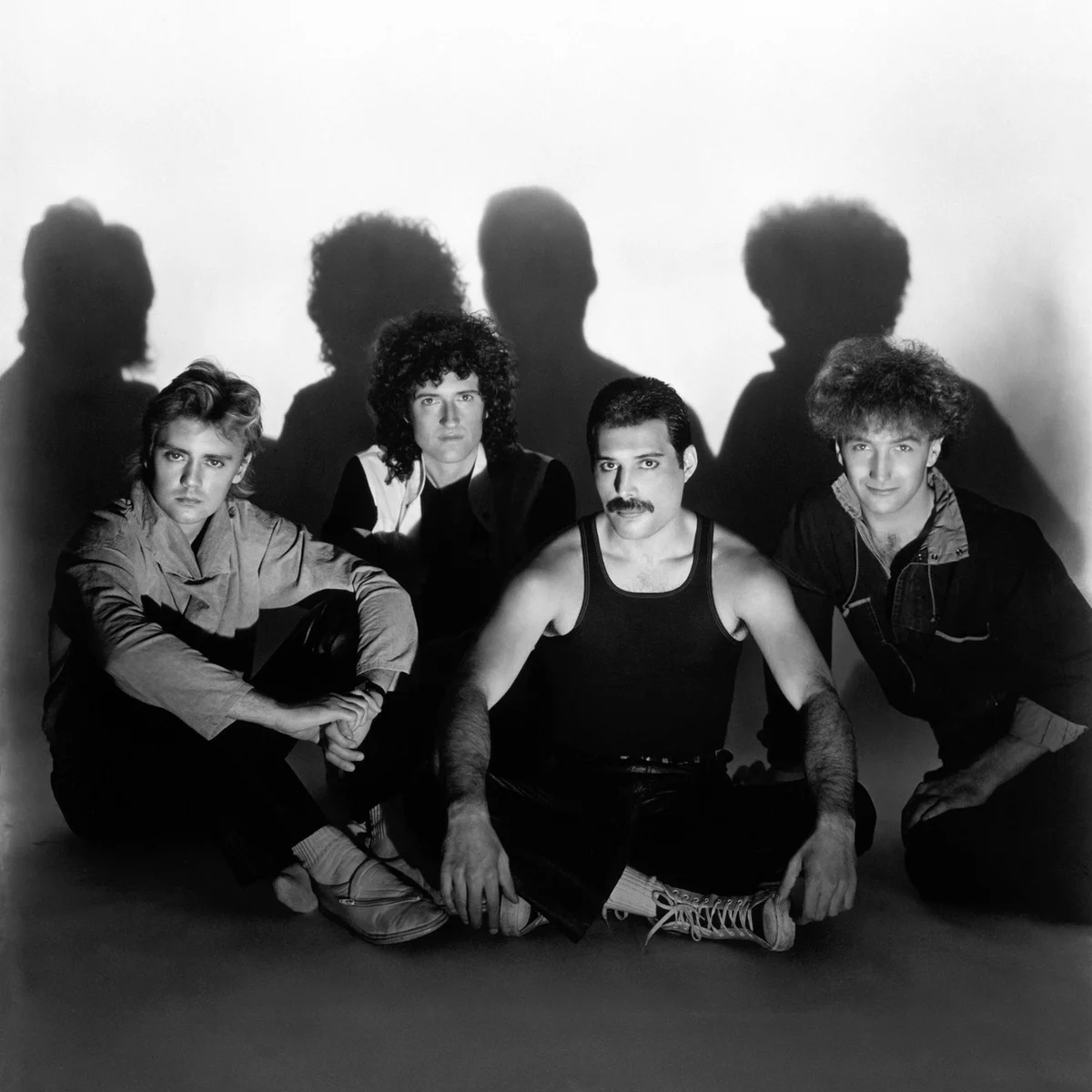 Обложка альбома «The Works» группы Queen