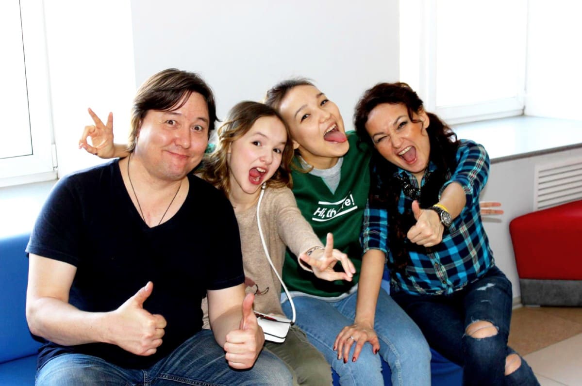 Arina Danilova con sus padres y su hermana