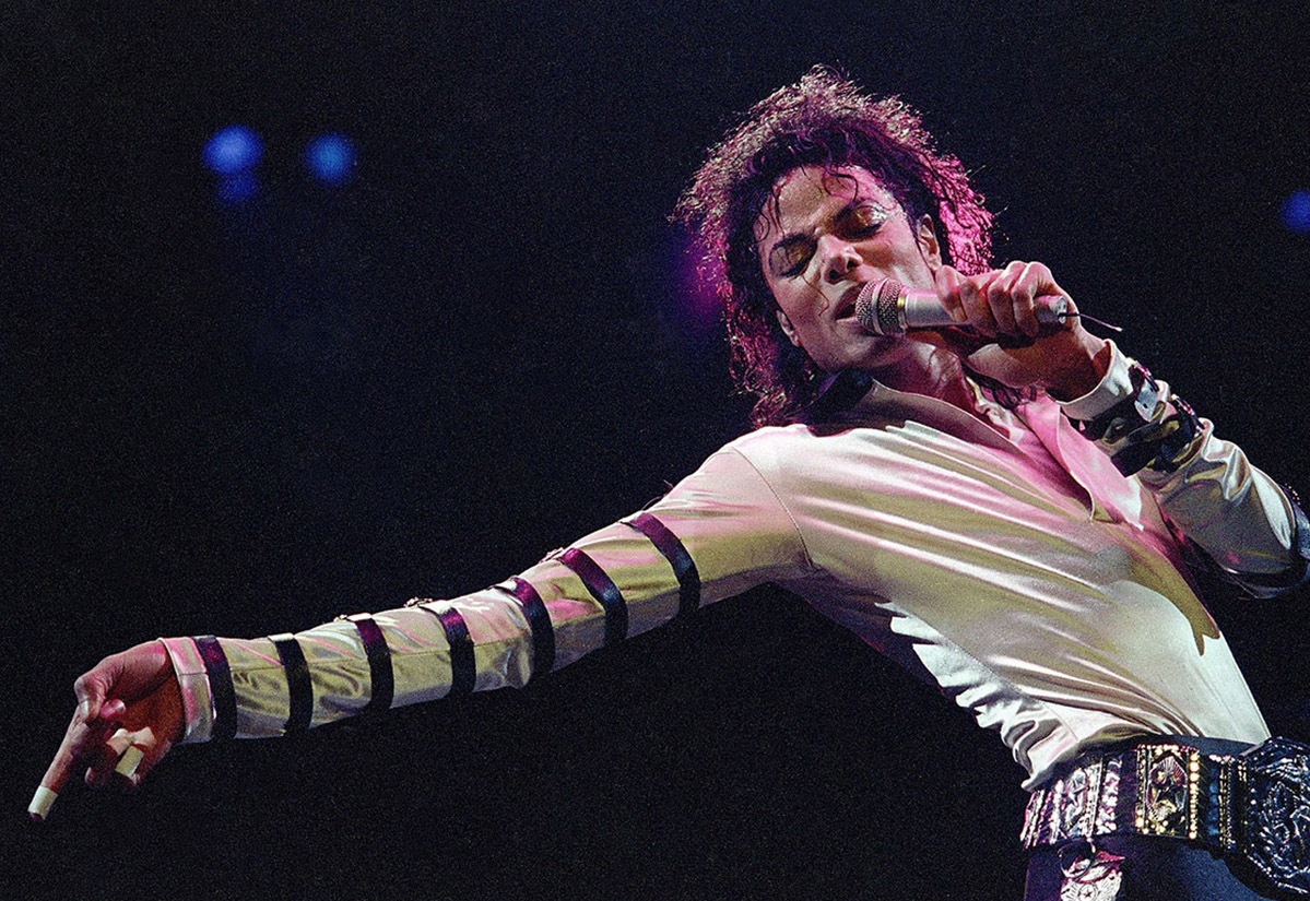 Майкл Джексон выступает на концерте