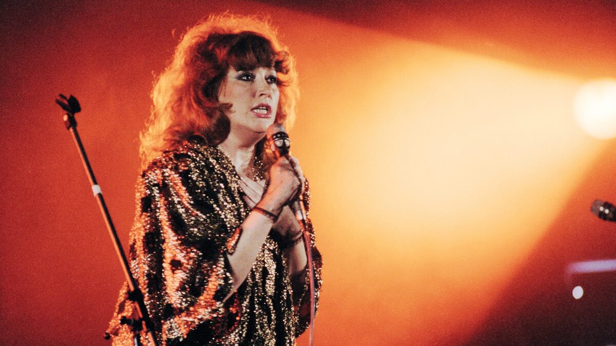 Alla Pugacheva performs on stage in the 1980s