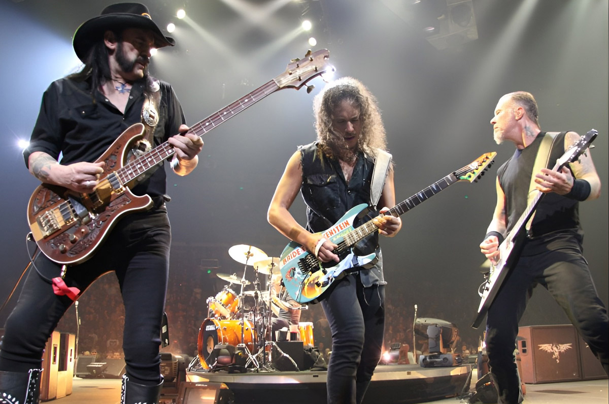 Lemmy auf der Bühne mit Metallica im Jahr 2010