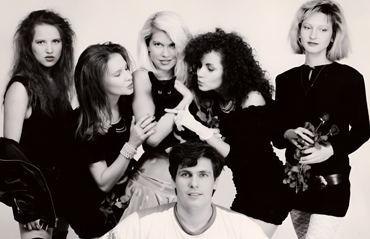 Las chicas y su productor Alexander Shishinin en los años 90