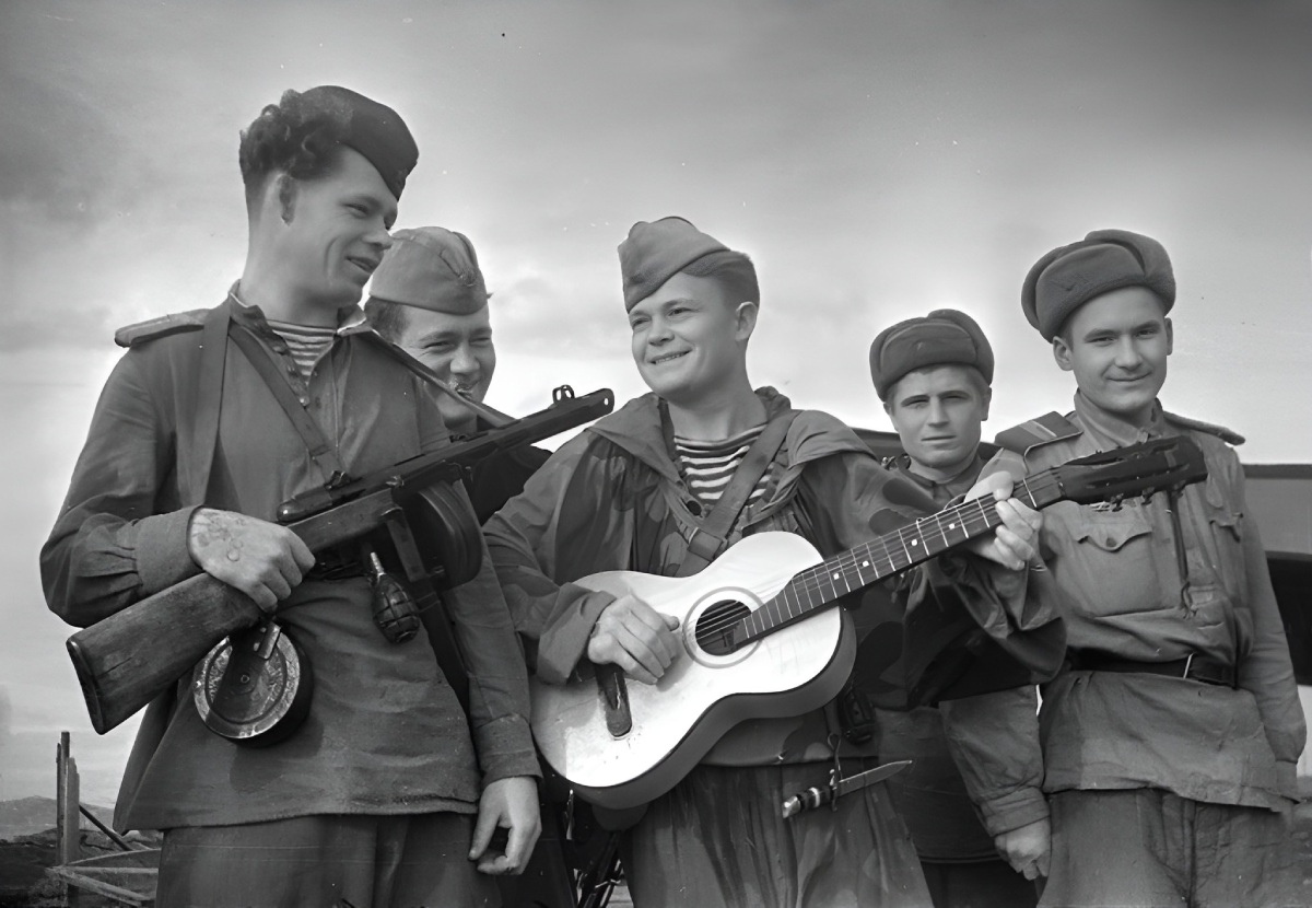 Песня солдаты россии фотографии военных лет слушать