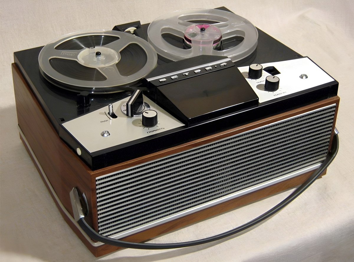Soviet reel-to-reel tape recorder